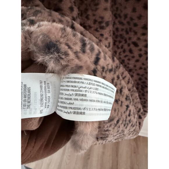 Abercrombie & Fitch Cheetah Fuzzy Quarter-Zip Sweater-Size XL - Picture 7 of 8